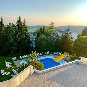 https://alpenblick-sankt-englmar-94379.com-bavaria.com