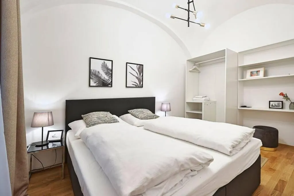 Vienne City Apartment Crown 6